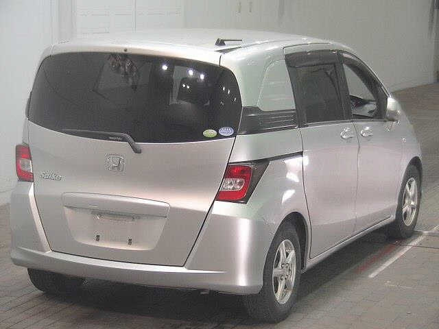 HONDA FREED 2010