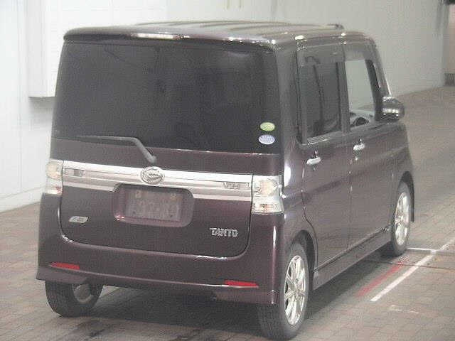 DAIHATSU TANTO 2015
