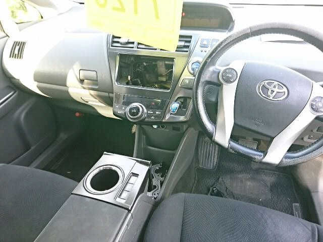 TOYOTA PRIUS ALPHA 2013