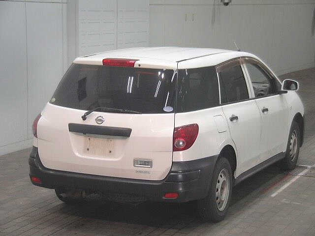 NISSAN AD 2011
