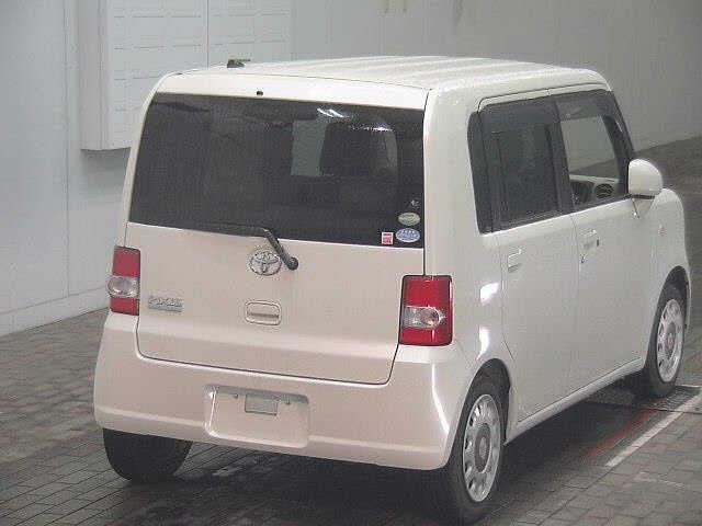 TOYOTA PIXIS SPACE 2016