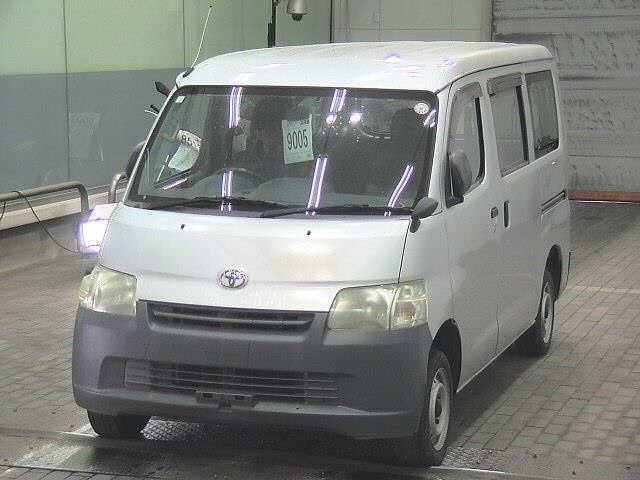 TOYOTA TOWN ACE VAN 2010