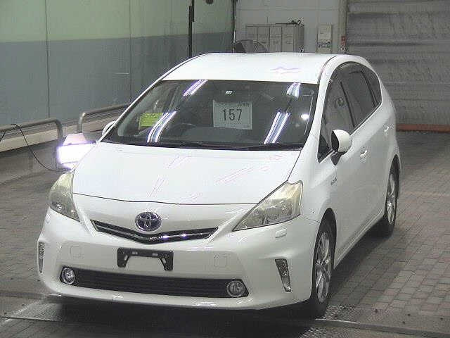 TOYOTA PRIUS ALPHA 2012