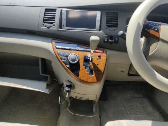 TOYOTA ISIS 2009