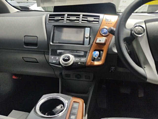 TOYOTA PRIUS ALPHA 2012