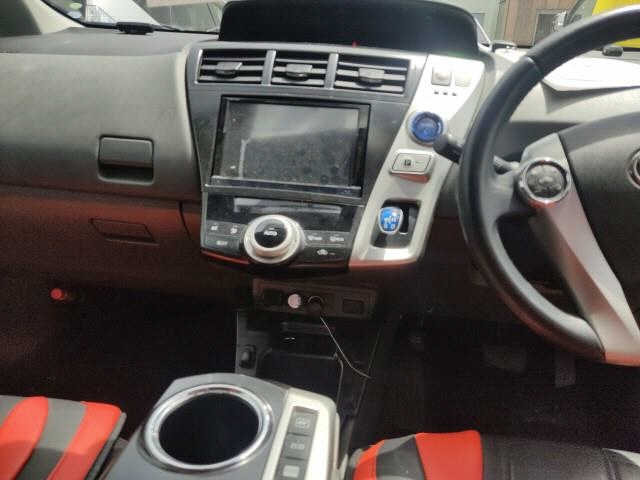 TOYOTA PRIUS ALPHA 2013