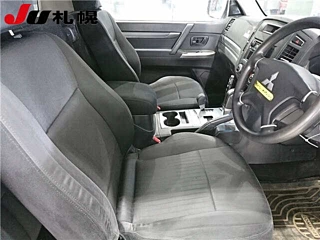MITSUBISHI PAJERO 2012