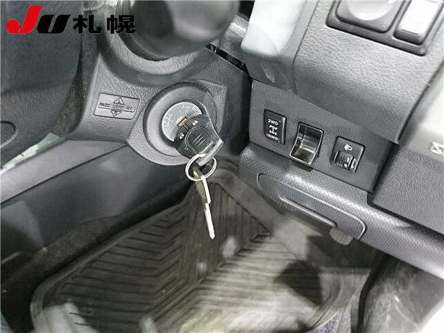 NISSAN WINGROAD 2012