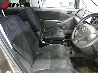 TOYOTA ISIS 2010