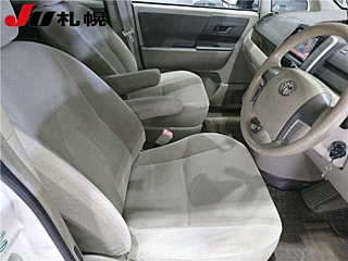 TOYOTA NOAH 2008