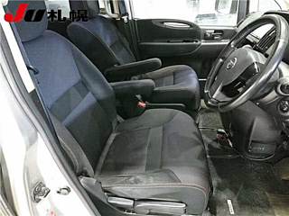NISSAN SERENA 2011
