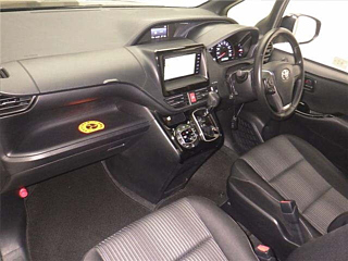 TOYOTA VOXY 2021