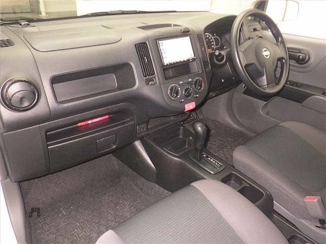 NISSAN AD 2020