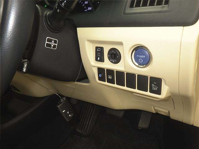 TOYOTA SAI 2015