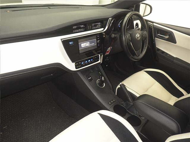 TOYOTA AURIS 2017