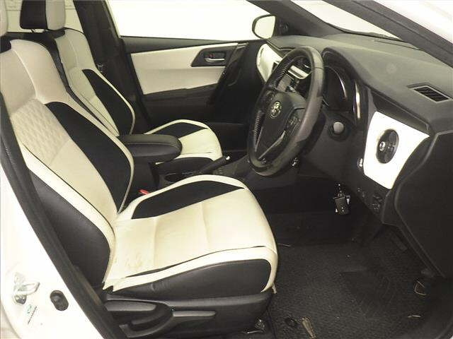 TOYOTA AURIS 2017
