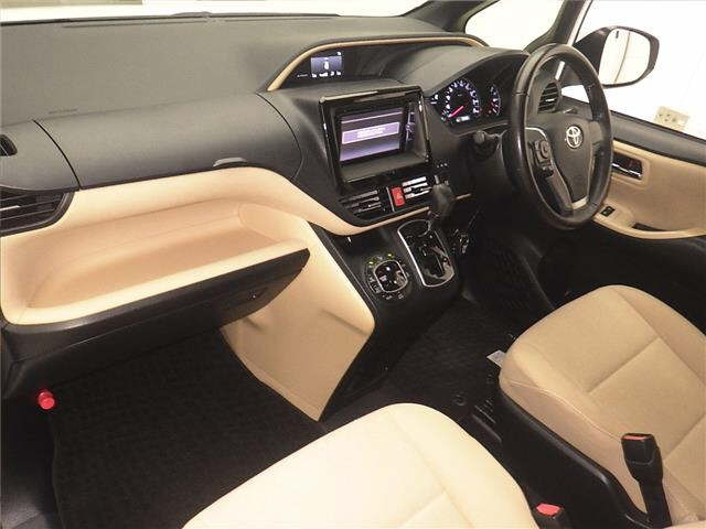 TOYOTA NOAH 2014