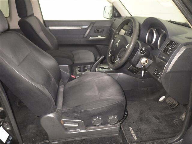 MITSUBISHI PAJERO 2012