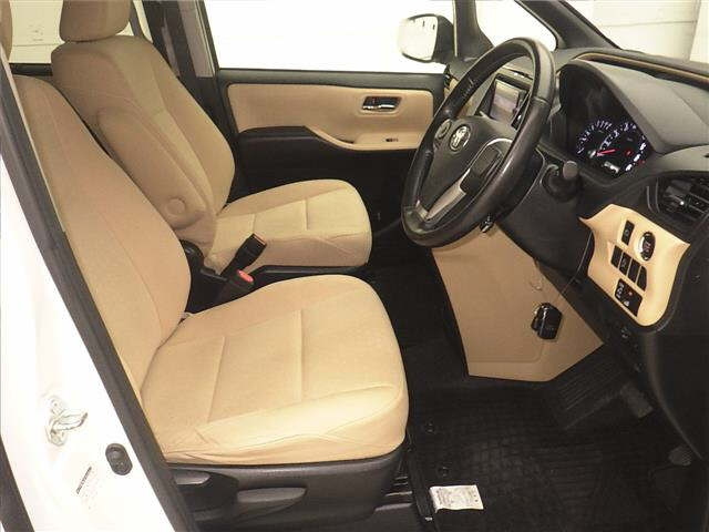 TOYOTA NOAH 2014