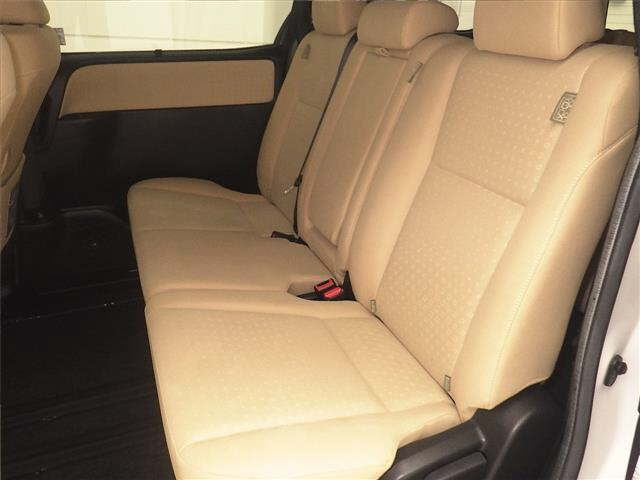 TOYOTA NOAH 2014
