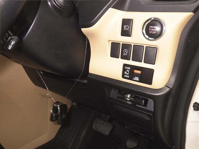 TOYOTA NOAH 2014