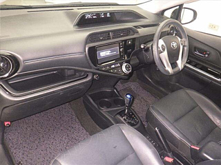 TOYOTA AQUA 2017