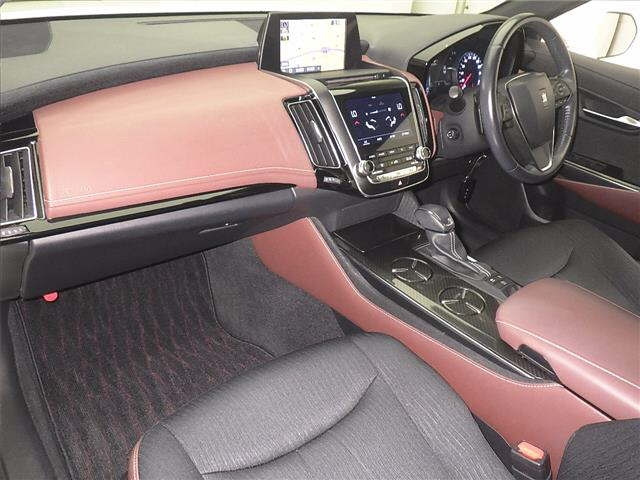 TOYOTA CROWN 2018