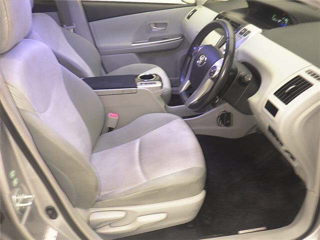 TOYOTA PRIUS ALPHA 2012