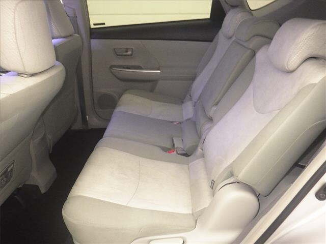 TOYOTA PRIUS ALPHA 2012