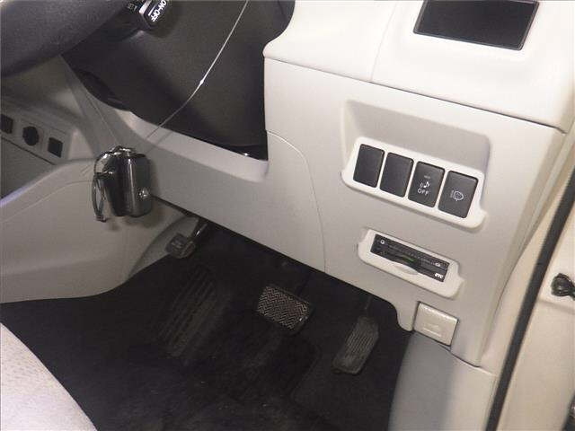 TOYOTA PRIUS ALPHA 2012