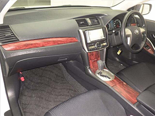 TOYOTA PREMIO 2011