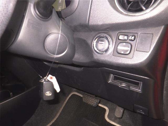 TOYOTA VITZ 2016