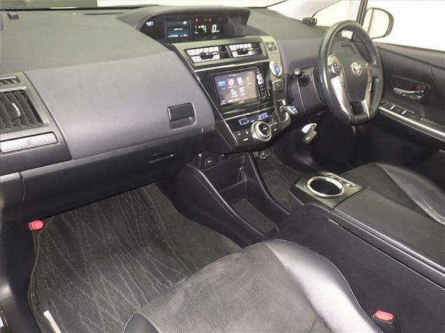 TOYOTA PRIUS ALPHA 2015