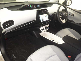TOYOTA PRIUS 2018