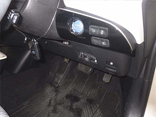 TOYOTA PRIUS 2018