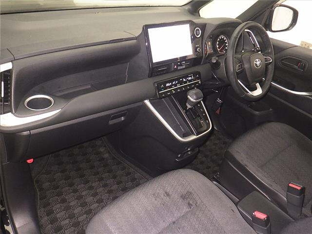 TOYOTA VOXY 2022