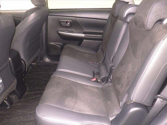 TOYOTA PRIUS ALPHA 2021