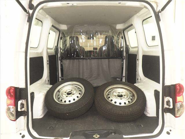 NISSAN NV200 2020