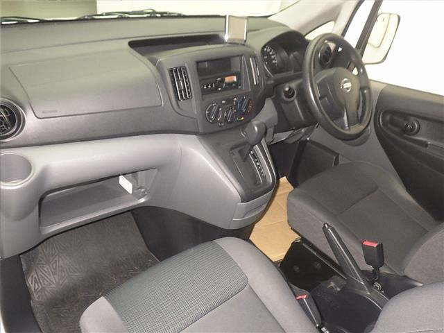 NISSAN NV200 2020