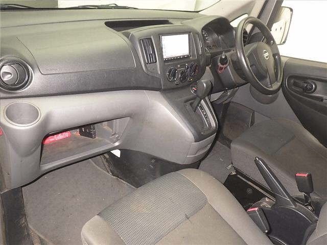 NISSAN NV200 2020