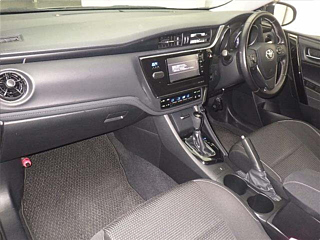 TOYOTA AURIS 2015