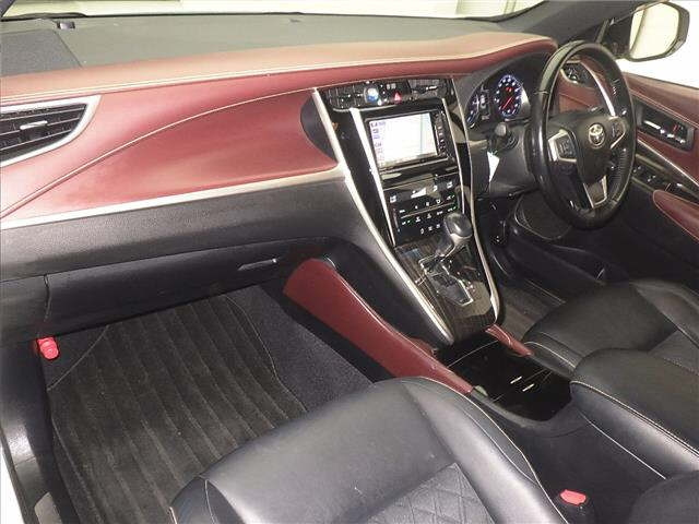 TOYOTA HARRIER 2017