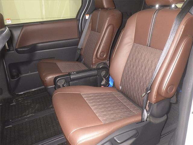 TOYOTA NOAH 2022