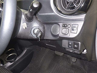 TOYOTA AQUA 2017