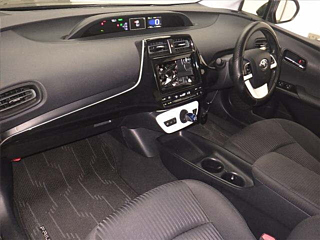 TOYOTA PRIUS 2017