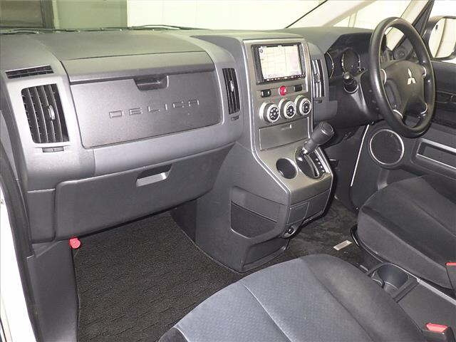 MITSUBISHI DELICA D5 2010