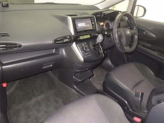 TOYOTA WISH 2016