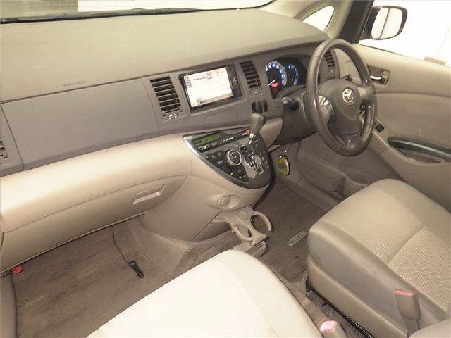 TOYOTA ISIS 2010