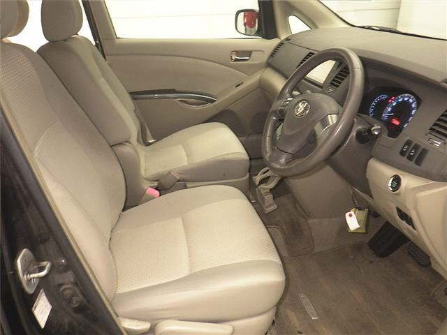 TOYOTA ISIS 2010