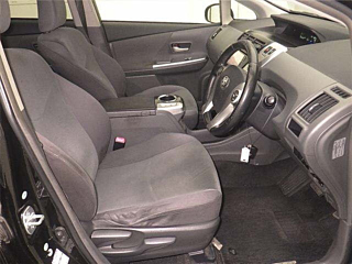 TOYOTA PRIUS ALPHA 2012